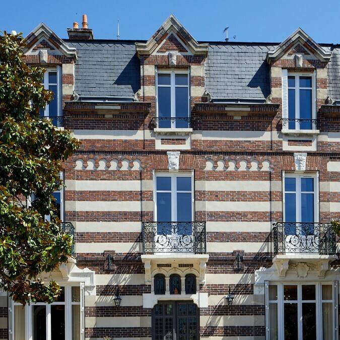 Vue de l'extérieur d'une maison remarquable à Chartres