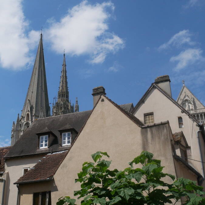 Vue sur la cathédrale depuis la ville de haute